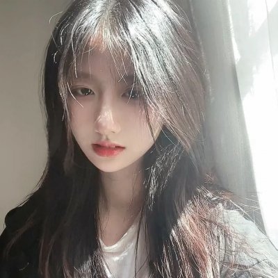 甜蜜寂寞女孩